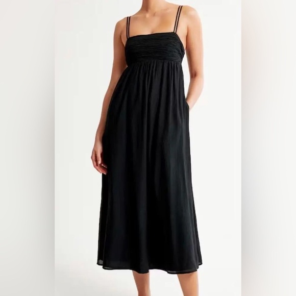 Abercrombie & Fitch Dresses & Skirts - Abercrombie and Fitch Cut-out Back Maxi Dress in Black - Size XSP